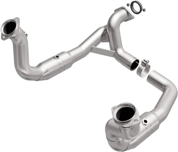 MagnaFlow 52297 Conv DF 2011-2014 F-250 Super Duty 6.2 L Underbody
